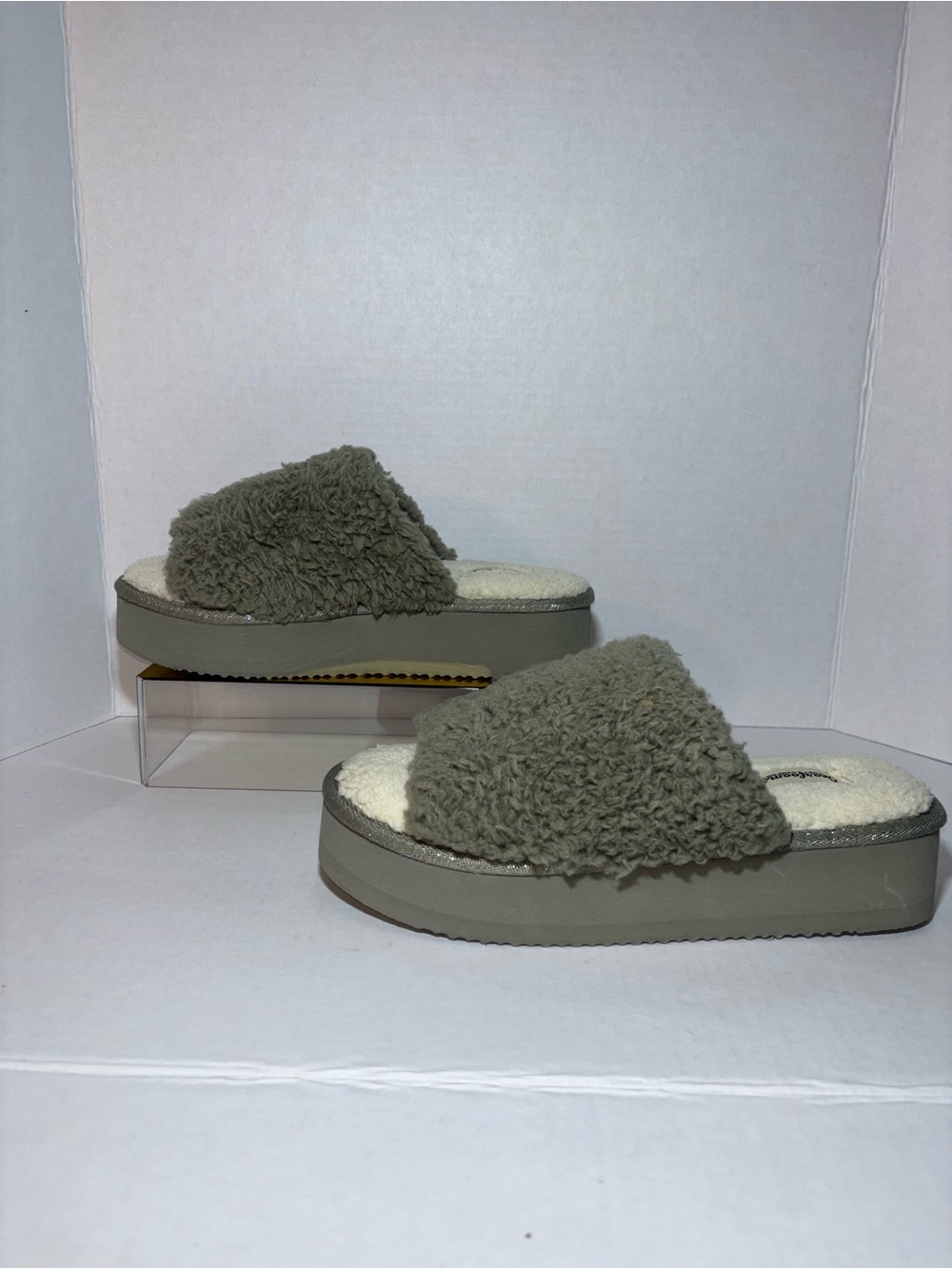 dearfoams Olive Gray Faux-Sherpa Slide Slippers